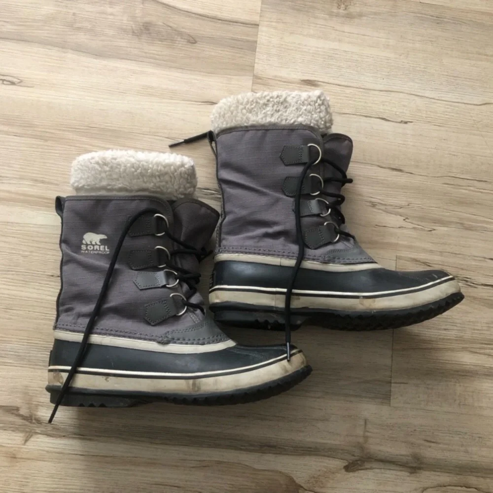 Sorel Black and Gray Boots with Shearling Trim - Picture 7 of 11